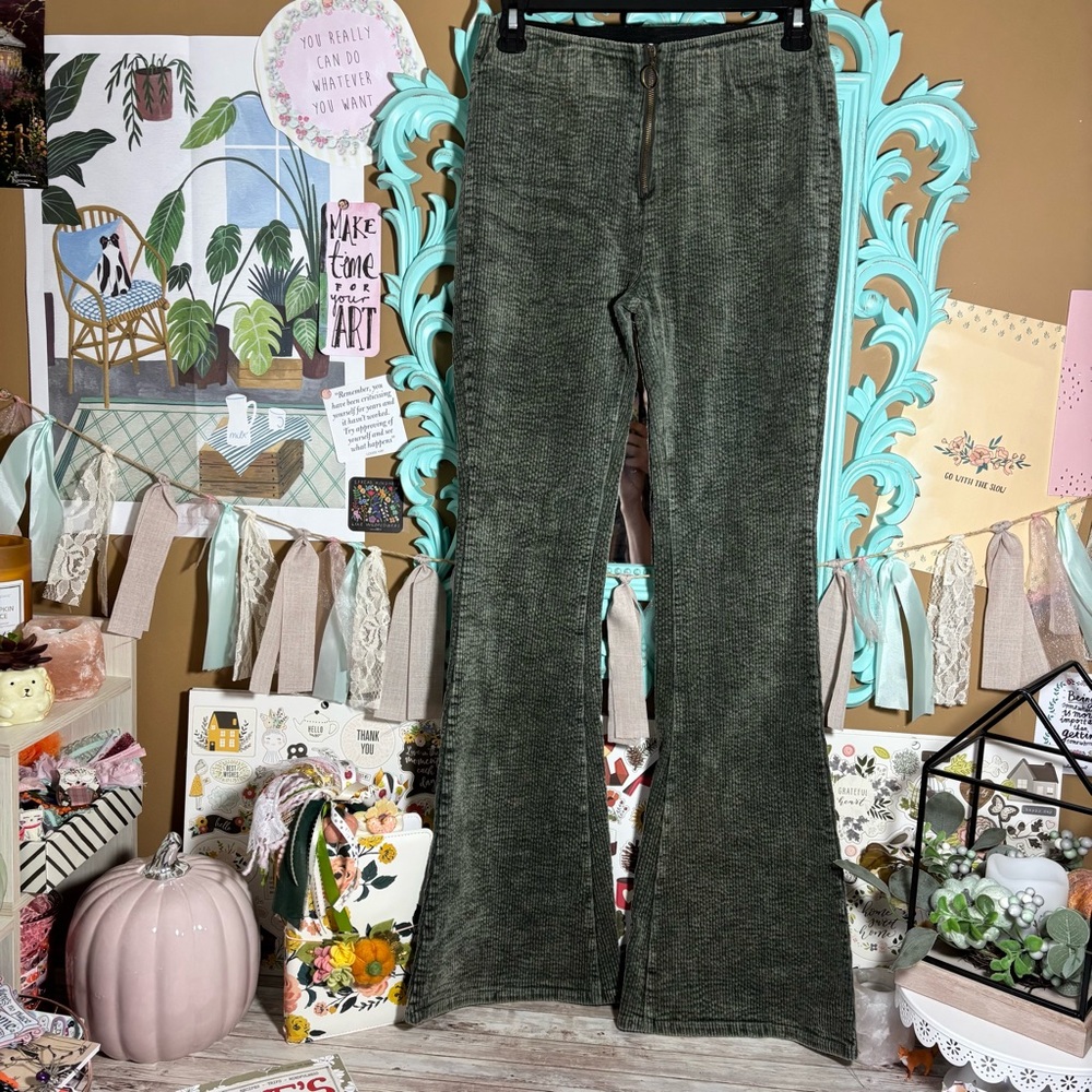 Newbury Kustom Green Corduroy Flared Leg Pants Women’s Size S Autumnal Bohemian